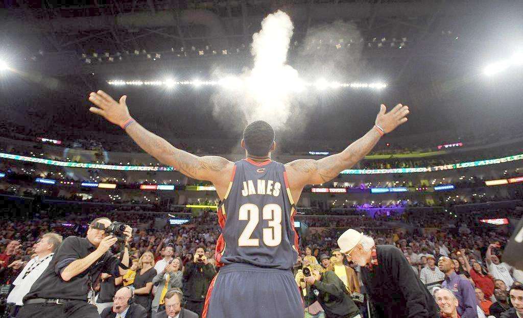 魔术险胜广东队，詹姆斯高光表现